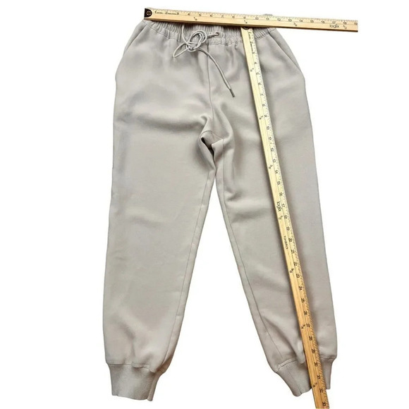 Aritzia Wilfred Buffon Crepe High Rise Jogger Pant Taupe Sz XS - Picture 10 of 13